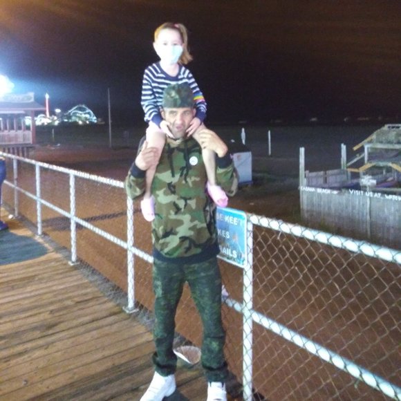 Meet your Posher, Carlo - Picture 1 of 2